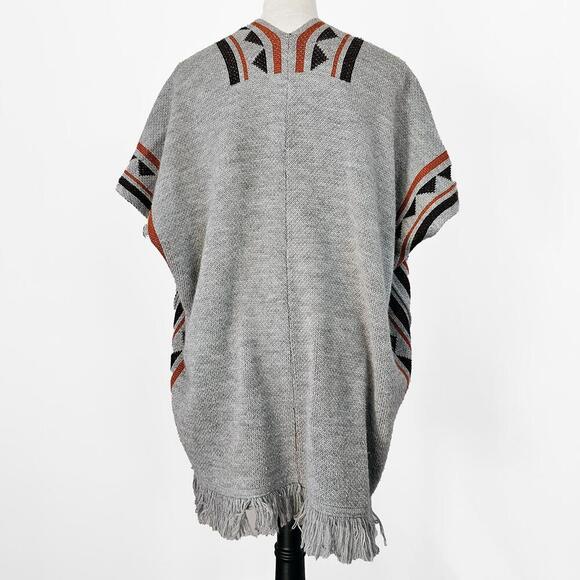 Earthbound Gray Patterned Knit Poncho with Fringe Small - Picture 3 of 9